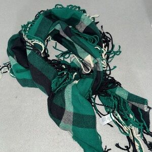 American Eagle Flannel Plaid / Checkered Fringe Scarf